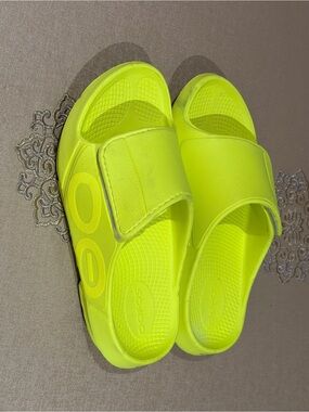 OOFOS Neon Lime Adjustable Slide Sandals